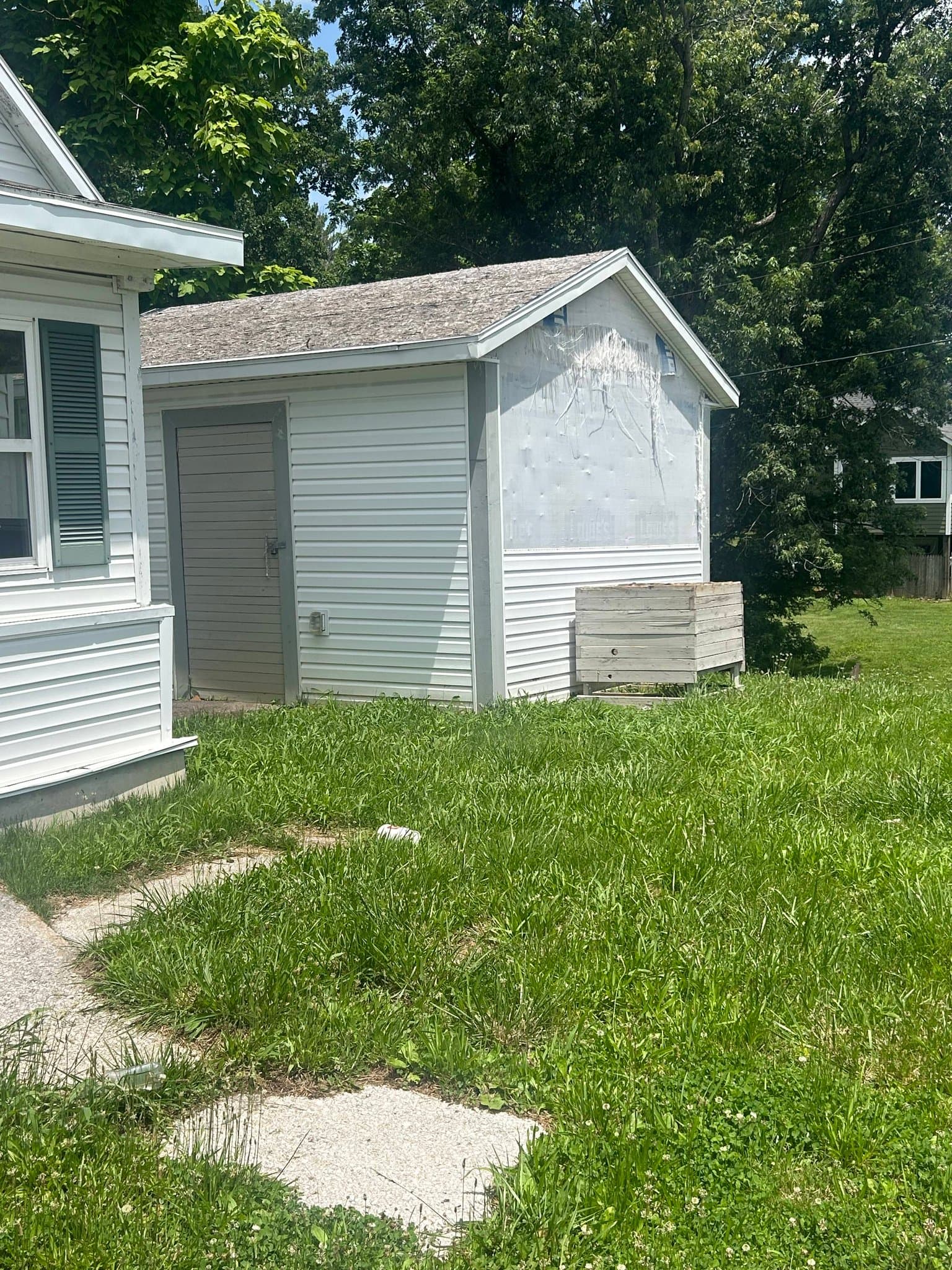 Alton House: 4 W Delmar Ave