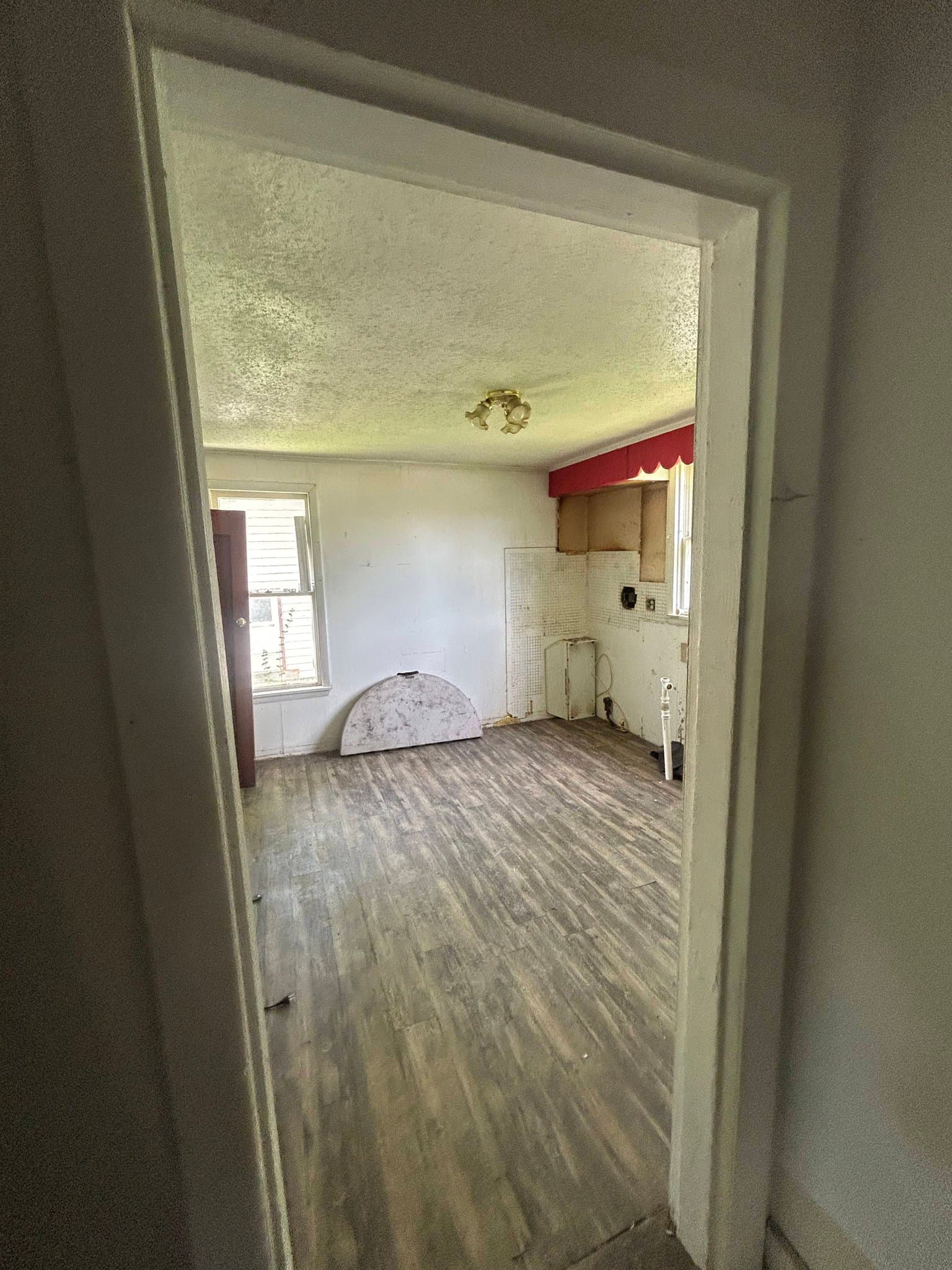 Alton House: 4 W Delmar Ave