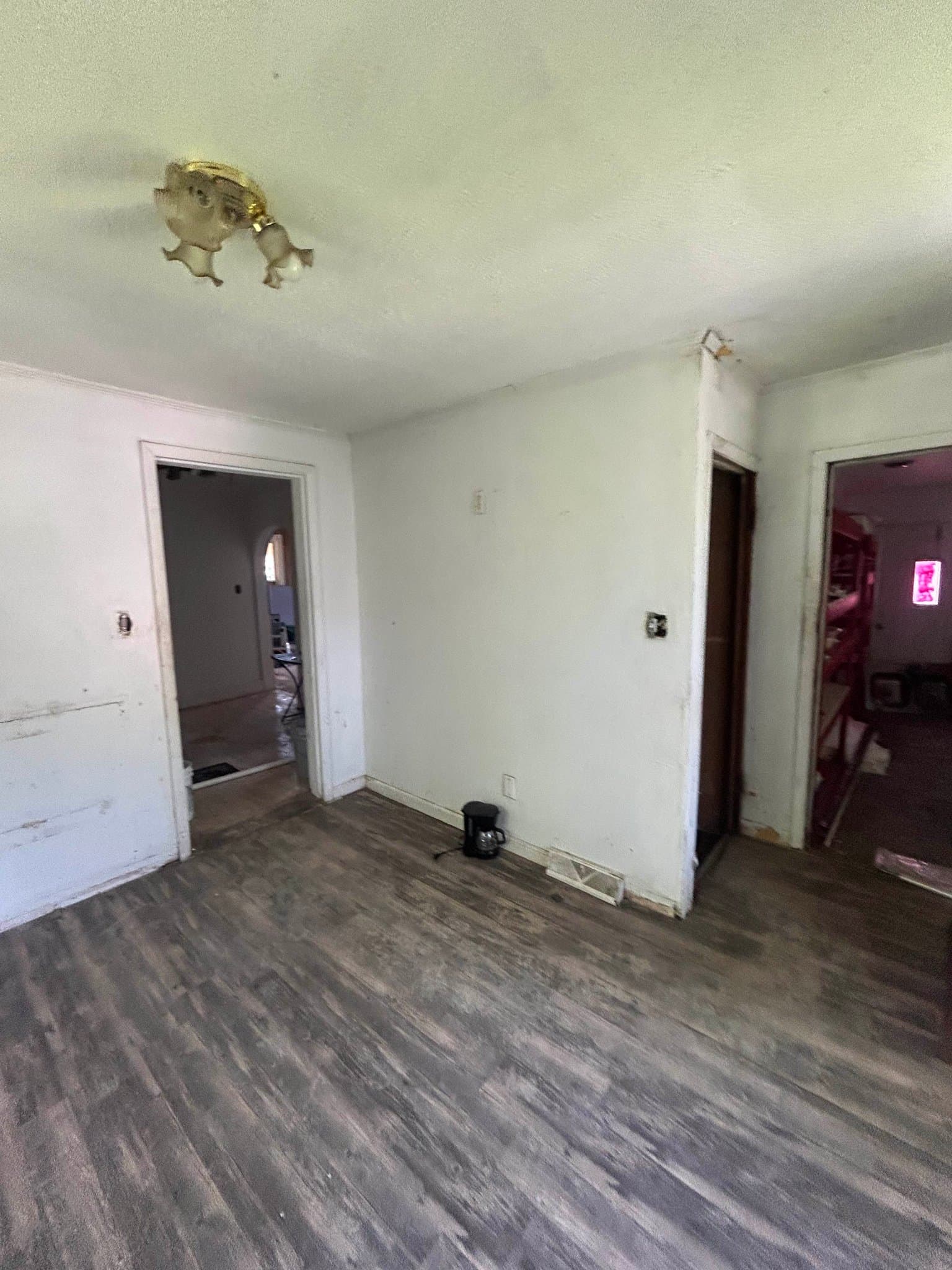 Alton House: 4 W Delmar Ave