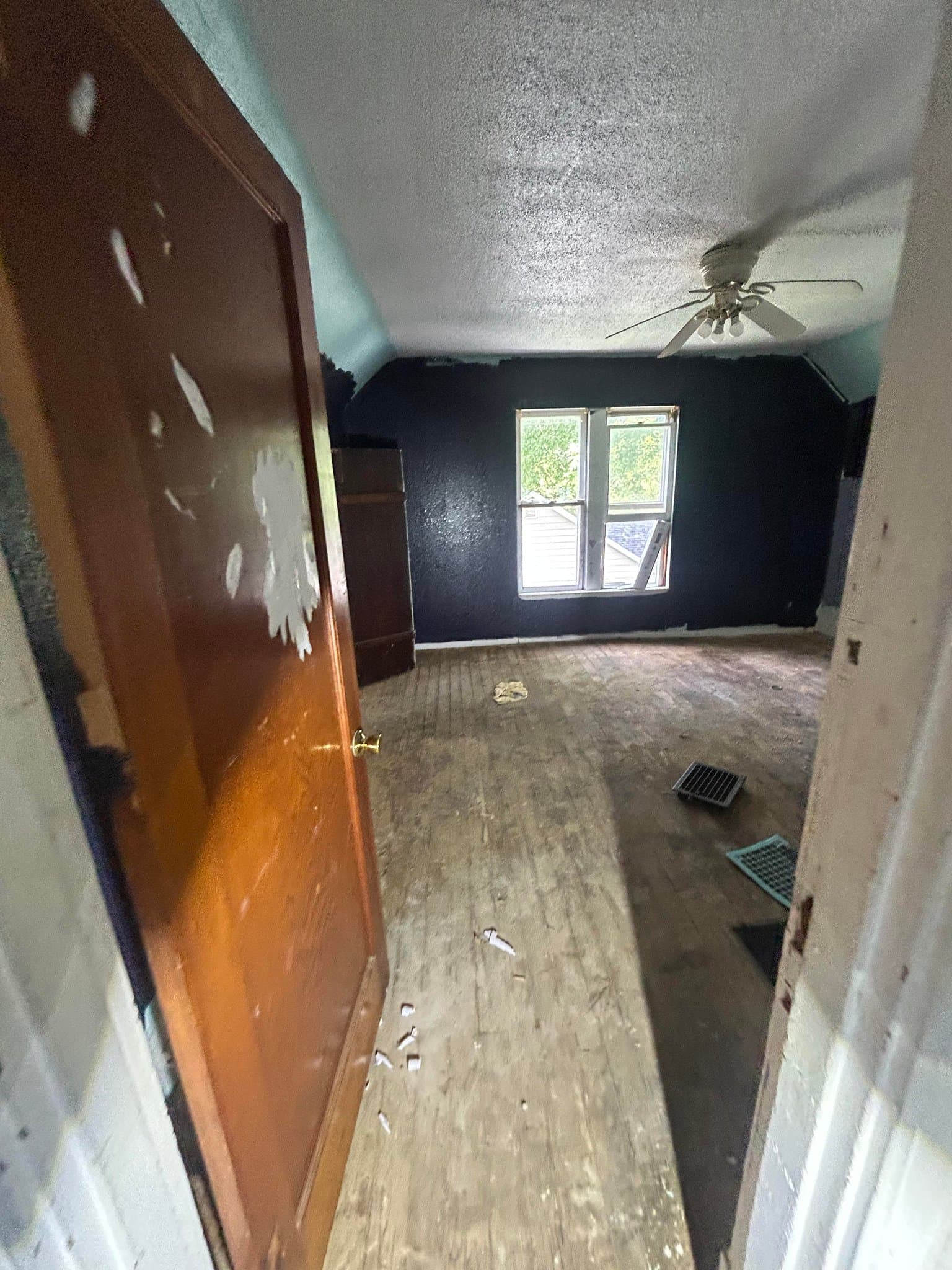 Alton House: 4 W Delmar Ave