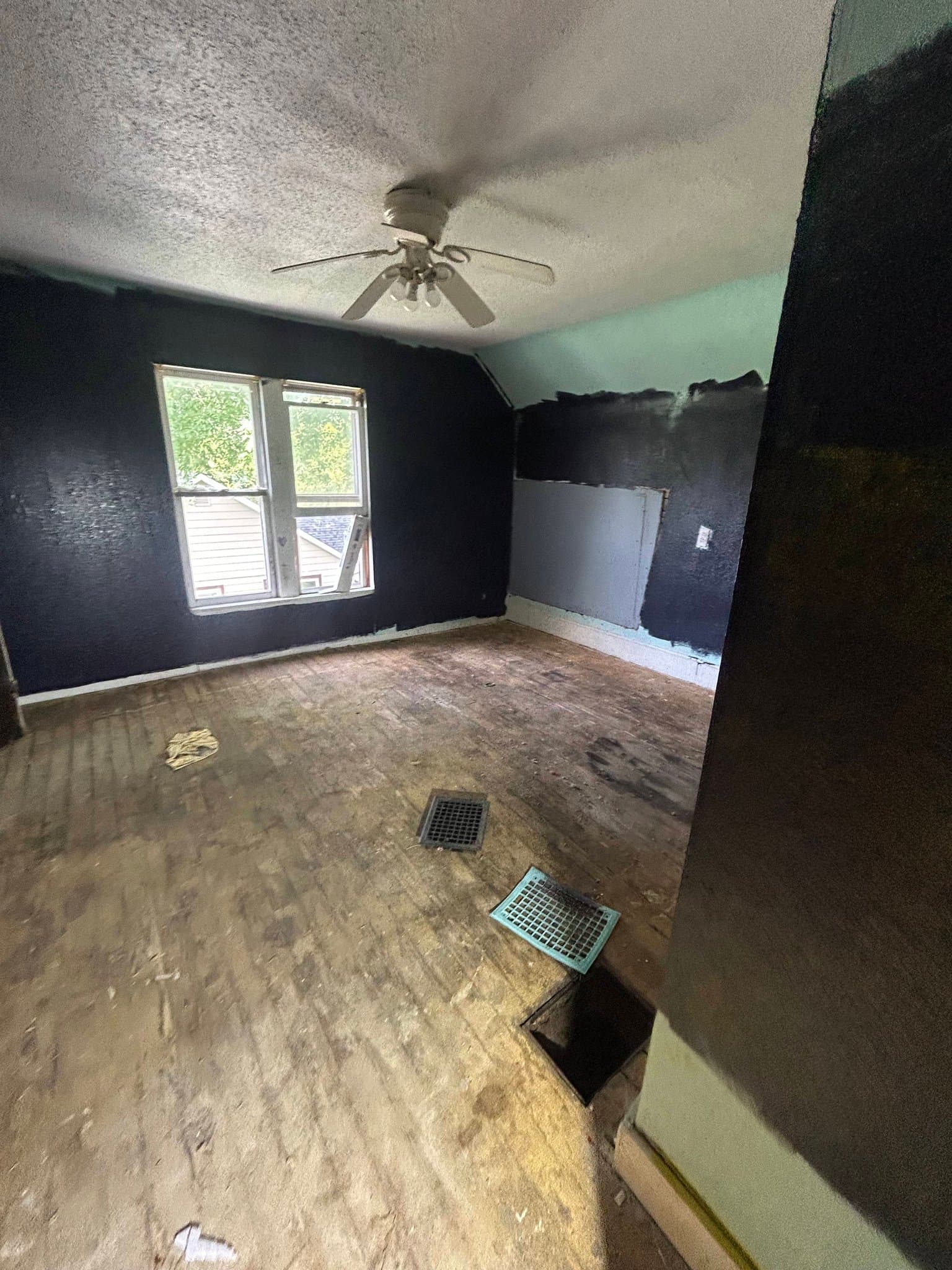 Alton House: 4 W Delmar Ave