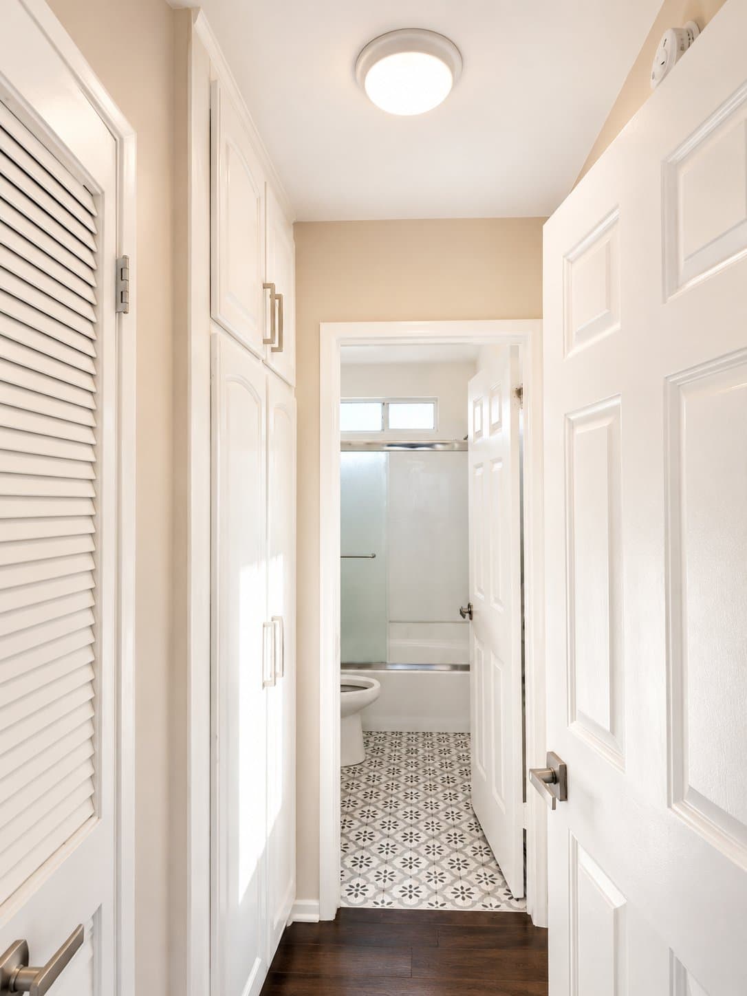 Los Angeles Apartment: 721 w 30th street
