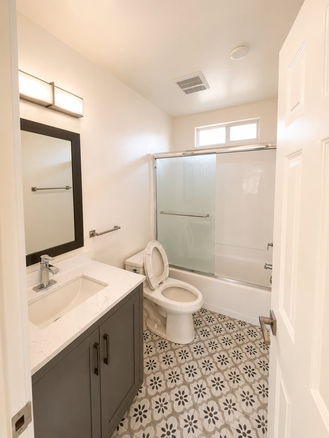 Los Angeles Apartment: 721 w 30th street