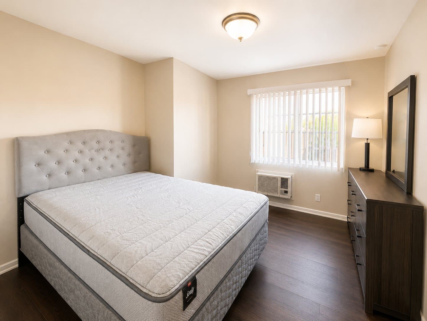 Los Angeles Apartment: 721 w 30th street
