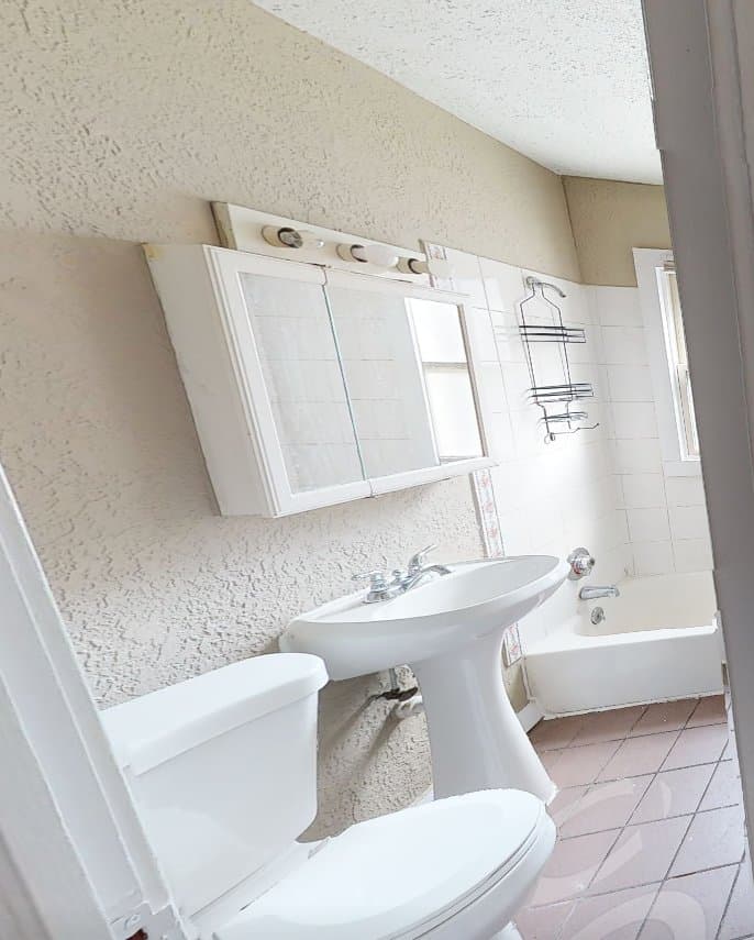 Kansas City Apartment: 4333 Roanoke Parkway