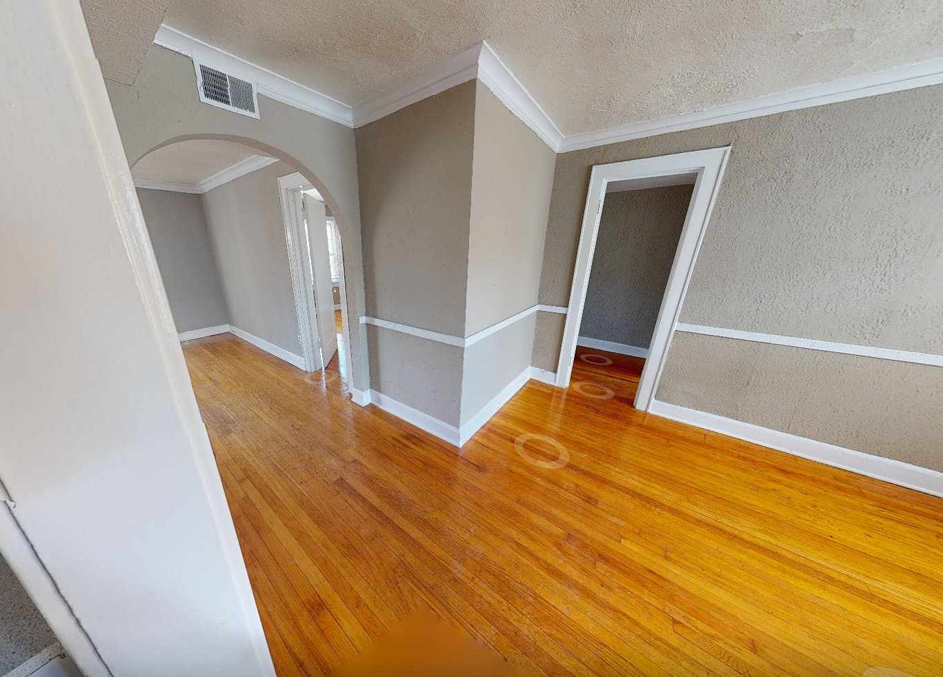 Kansas City Apartment: 4333 Roanoke Parkway
