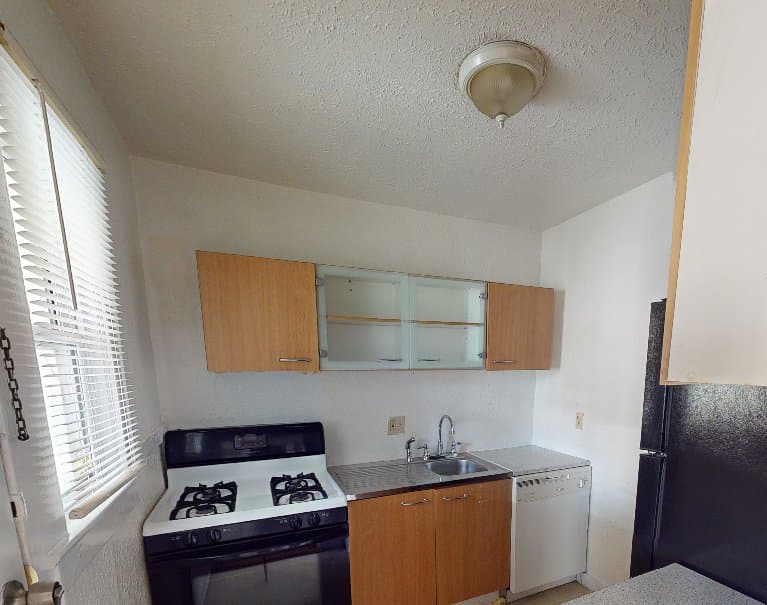 Kansas City Apartment: 4333 Roanoke Parkway