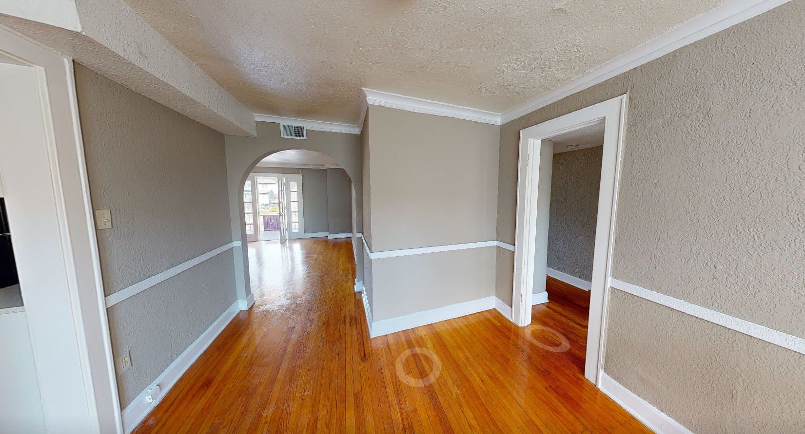 Kansas City Apartment: 4333 Roanoke Parkway
