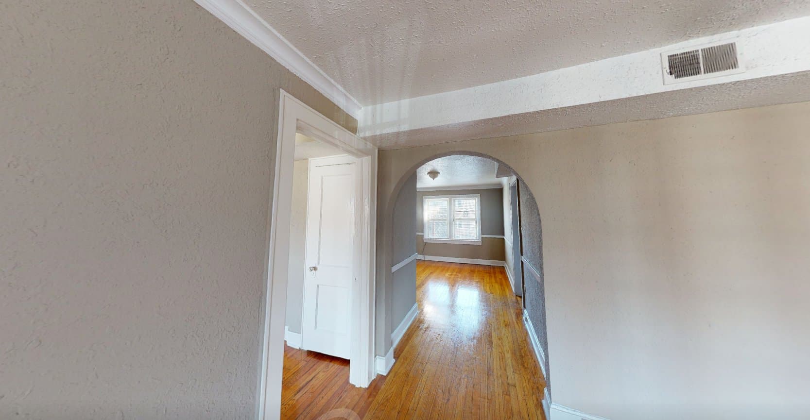 Kansas City Apartment: 4333 Roanoke Parkway