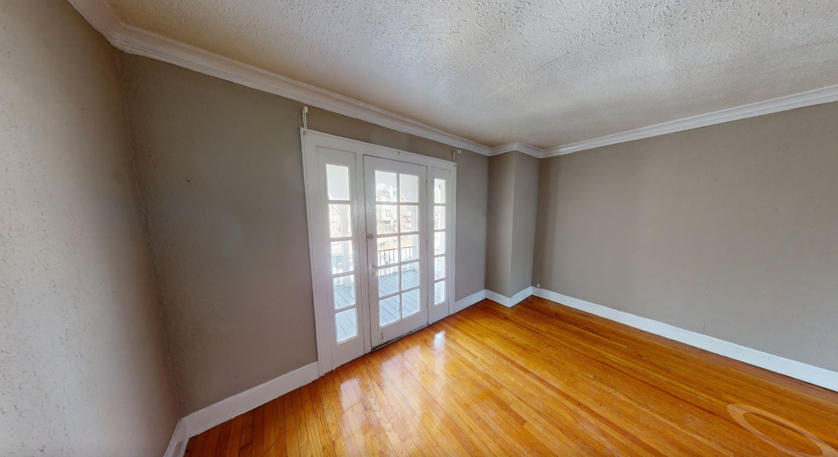Kansas City Apartment: 4333 Roanoke Parkway