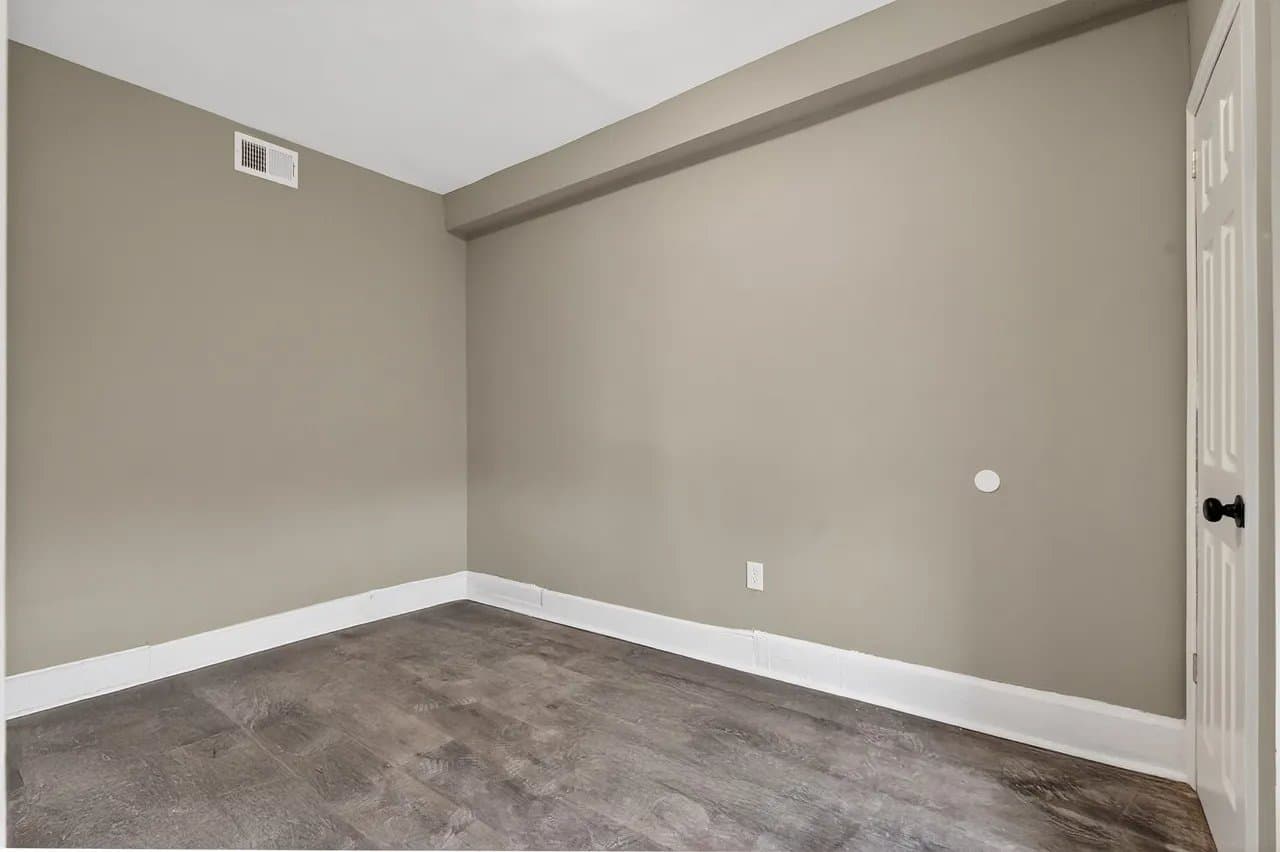 Newark Apartment: 1003 S Orange Ave