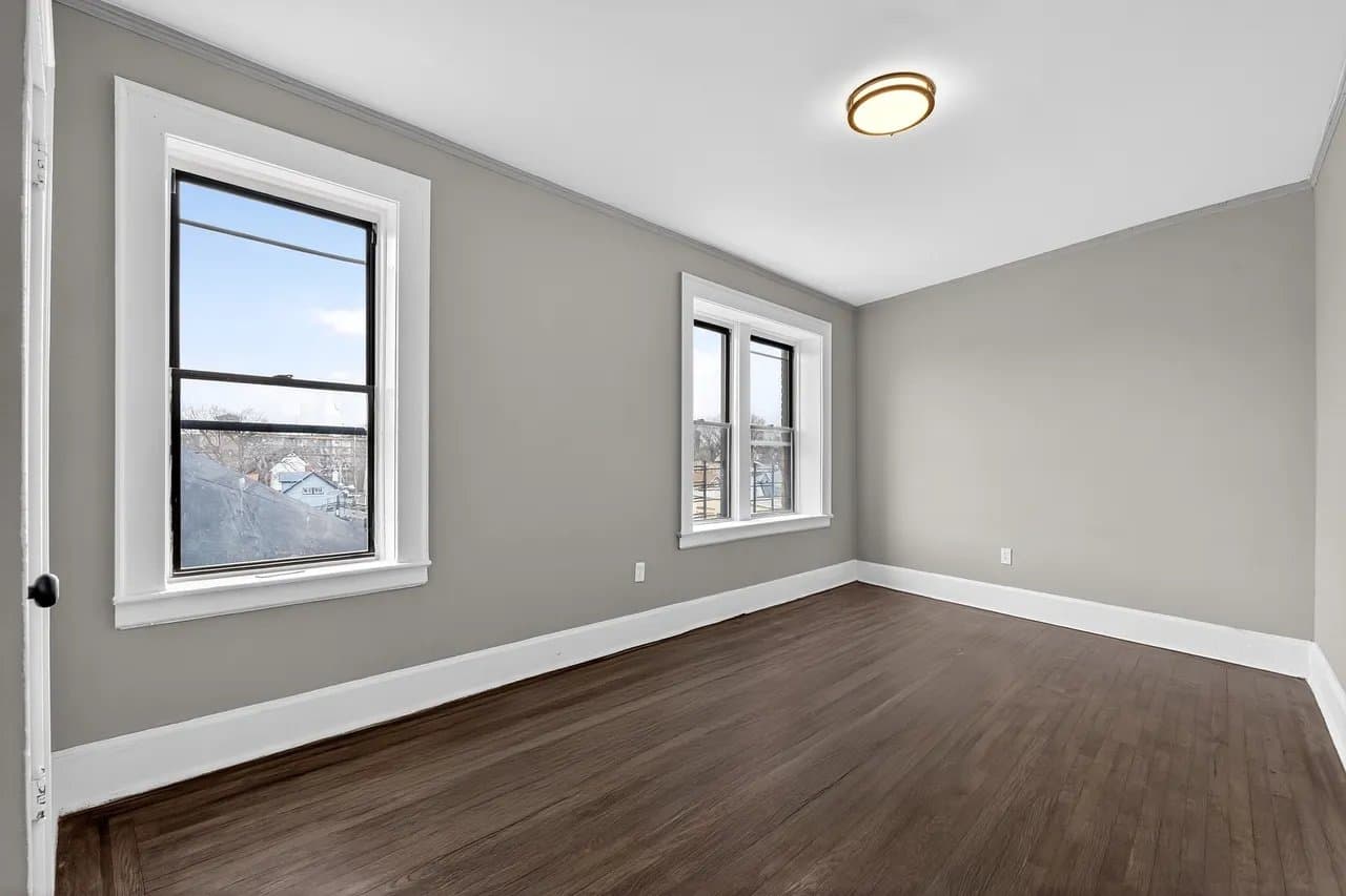 Newark Apartment: 1003 S Orange Ave