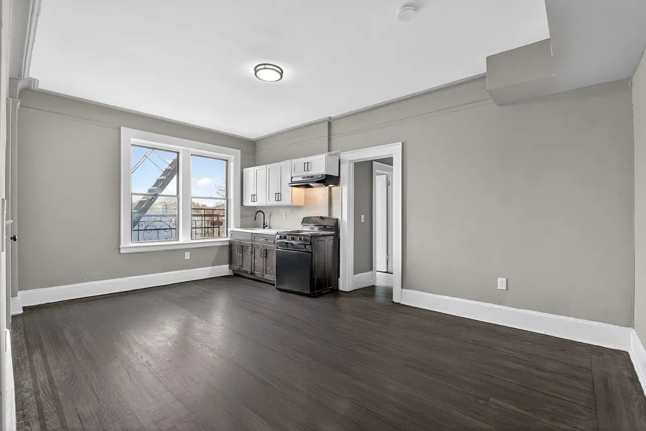 Newark Apartment: 1003 S Orange Ave