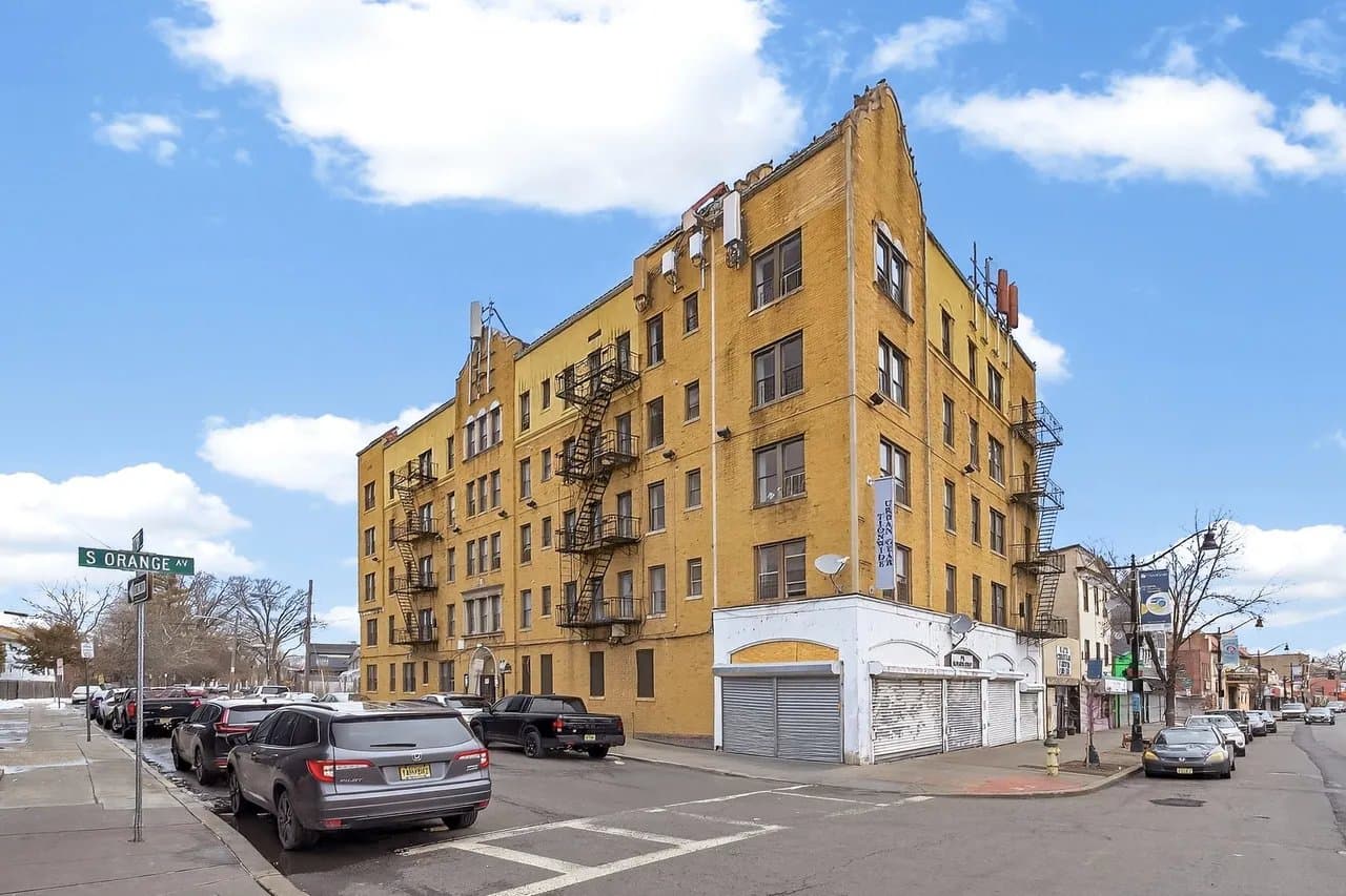 Newark Apartment: 1003 S Orange Ave