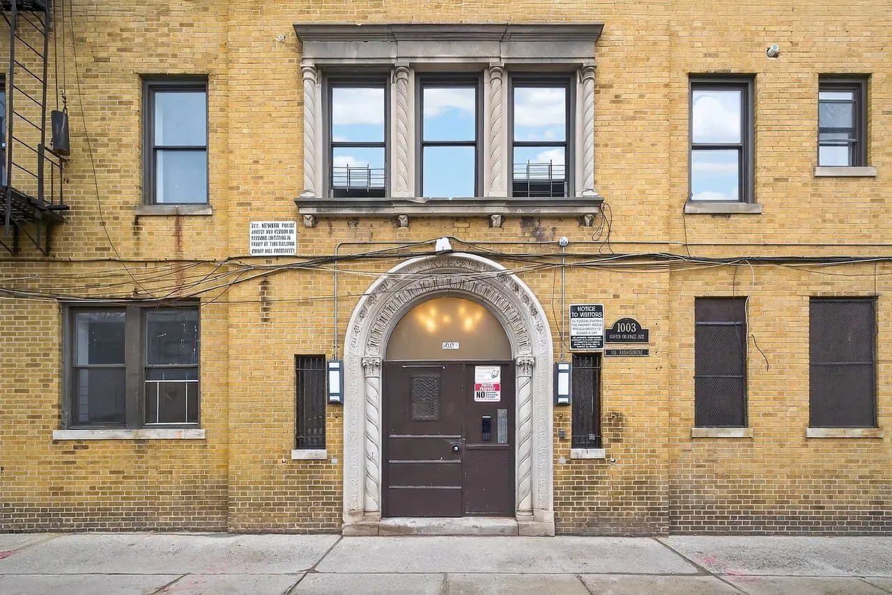 Newark Apartment: 1003 S Orange Ave