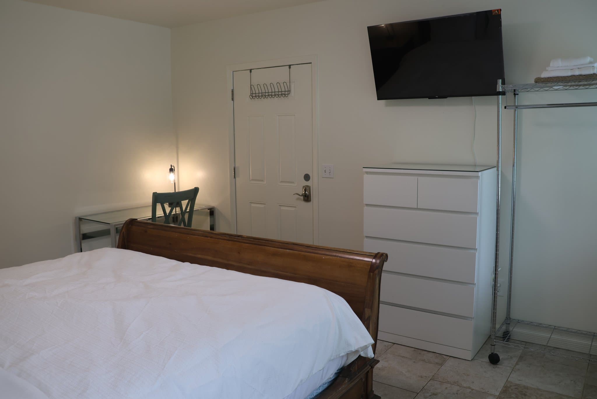 OAK PARK Single Room: 21930 WHITMORE