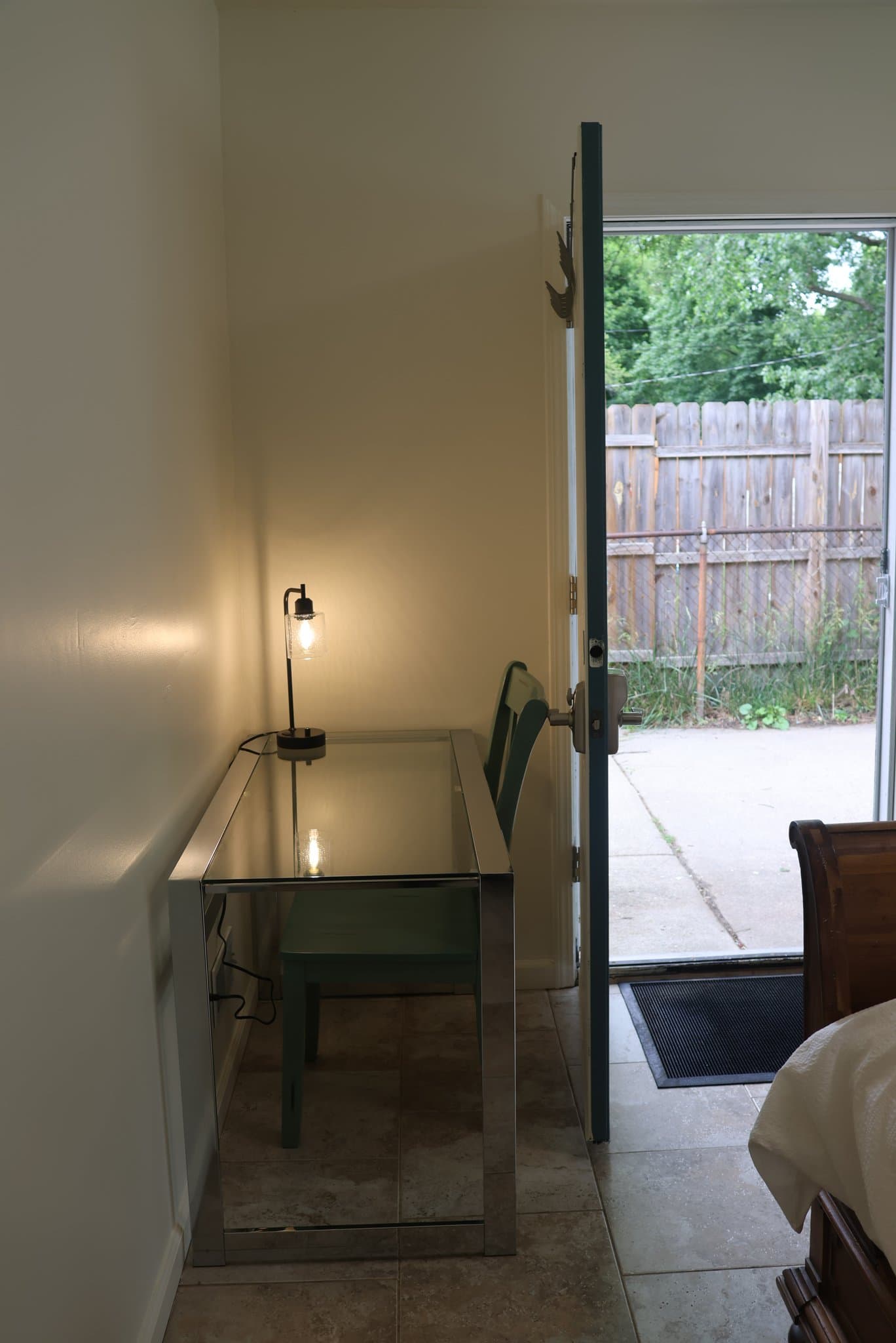 OAK PARK Single Room: 21930 WHITMORE