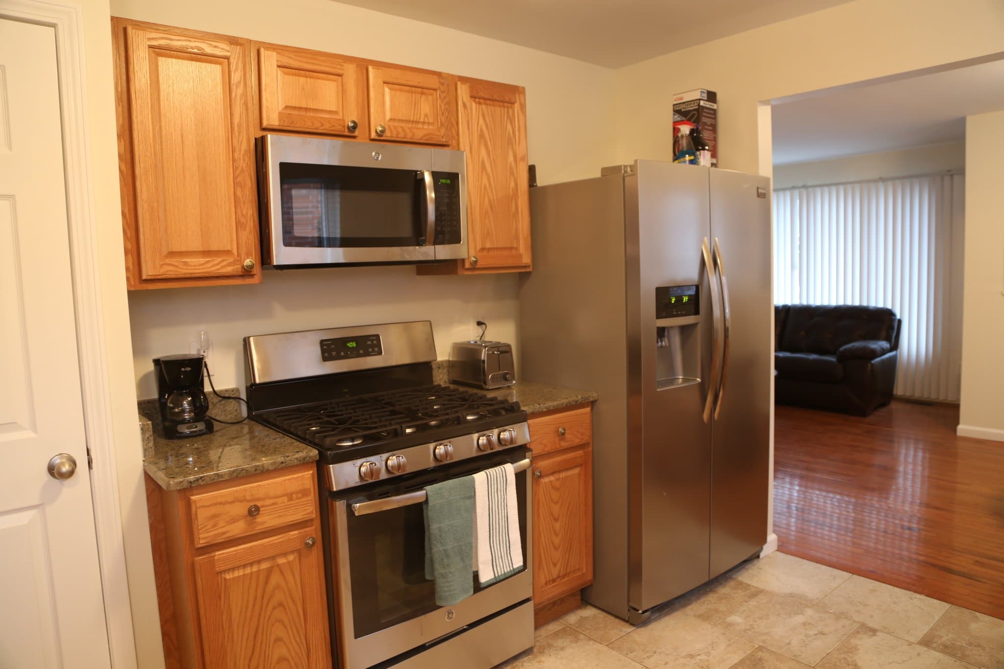 OAK PARK Single Room: 21930 WHITMORE