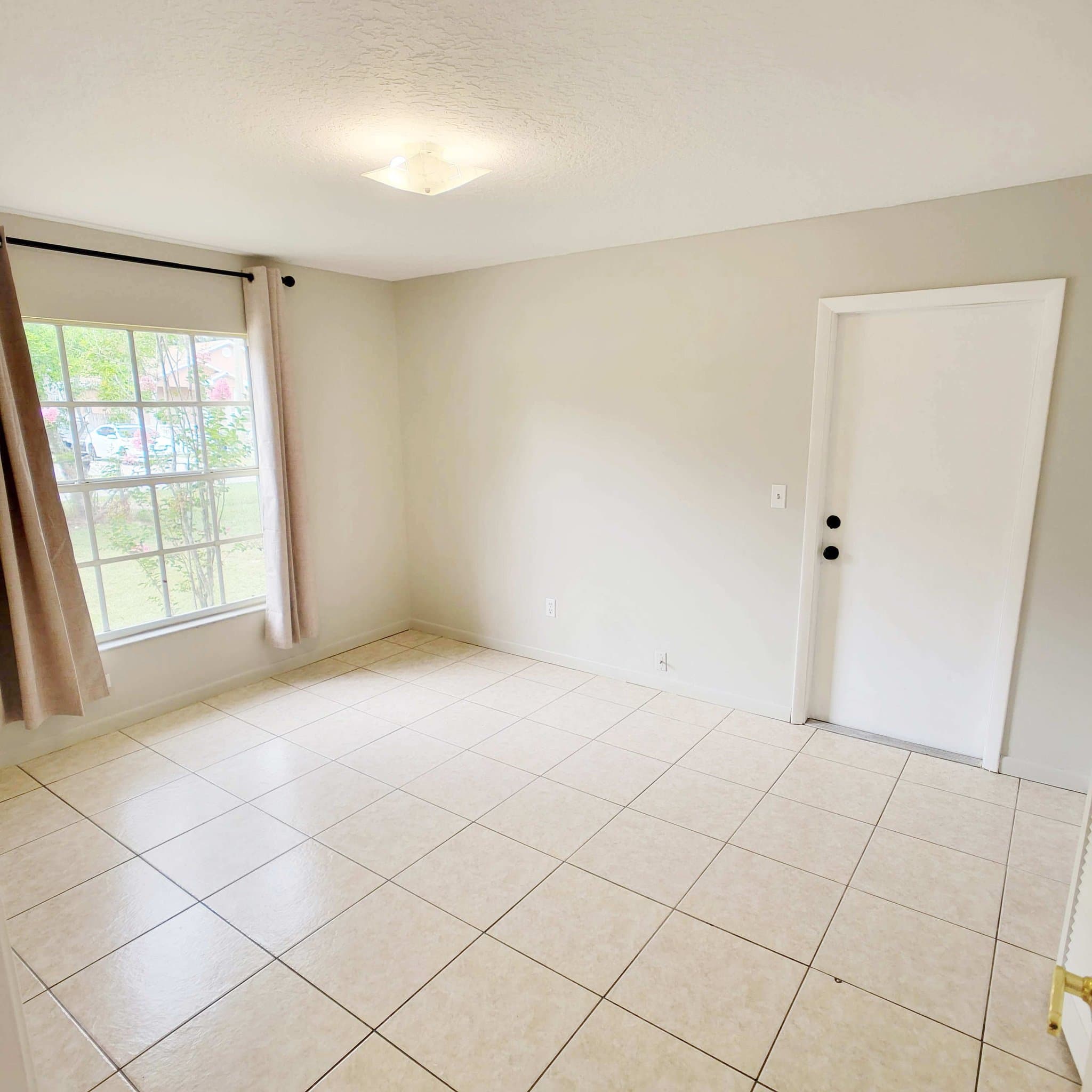 Tampa House: 8411 N Greenwood Avenue