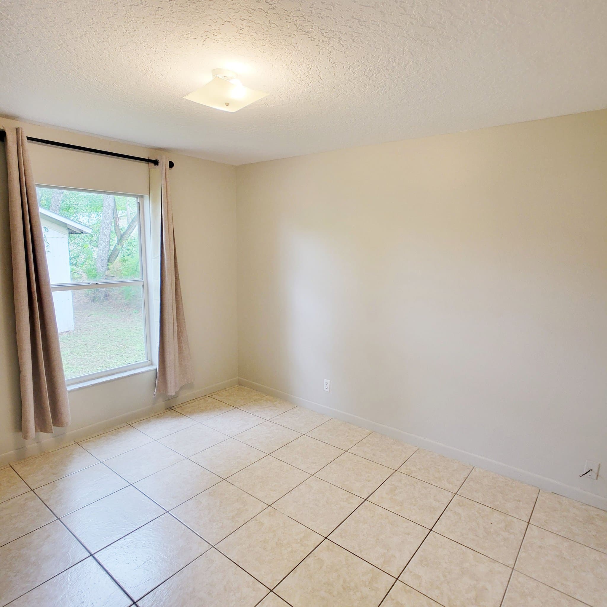 Tampa House: 8411 N Greenwood Avenue