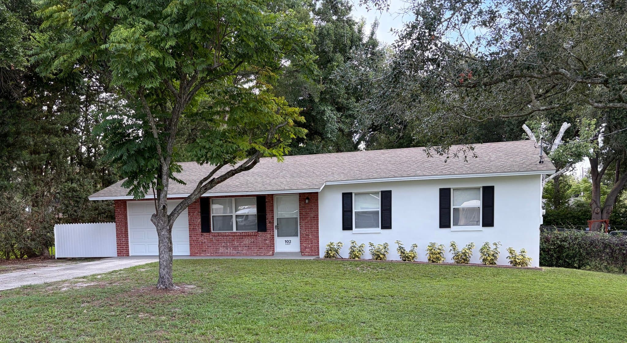 Minneola House: 102 E Chester St