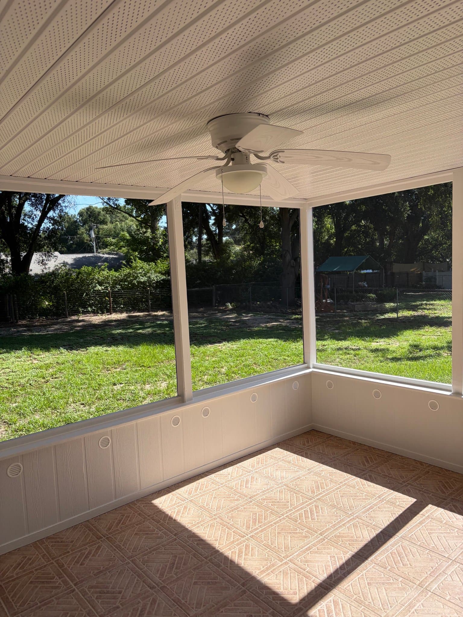 Minneola House: 102 E Chester St