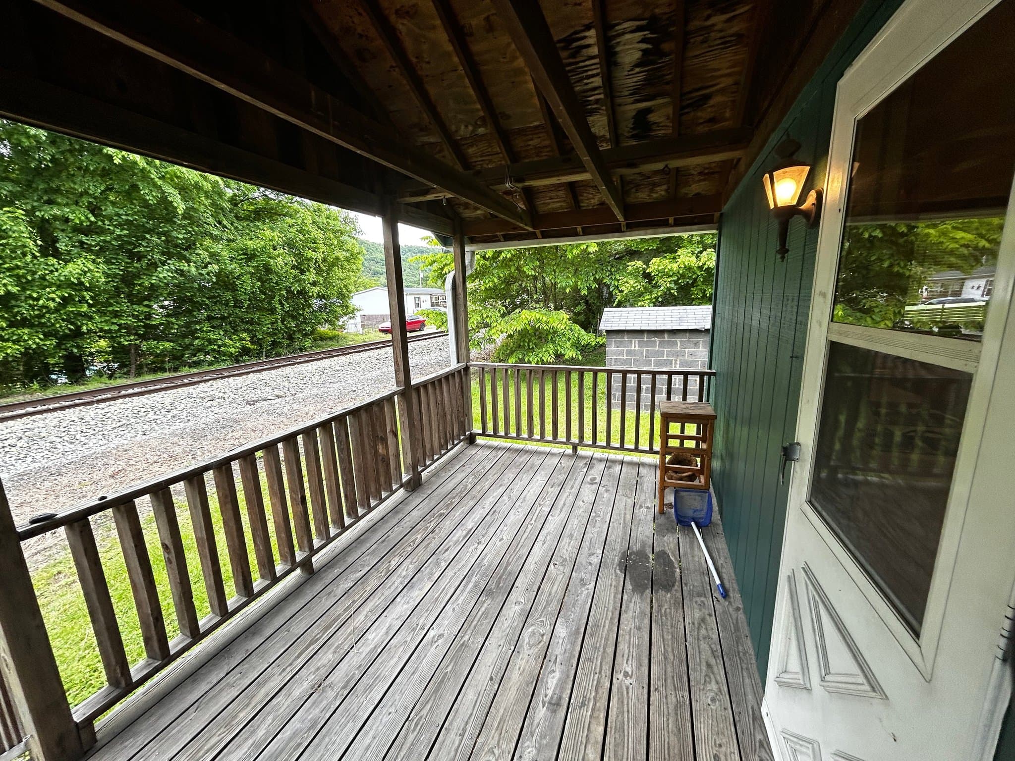 Glasgow House: 7370 E Dupont Avenue