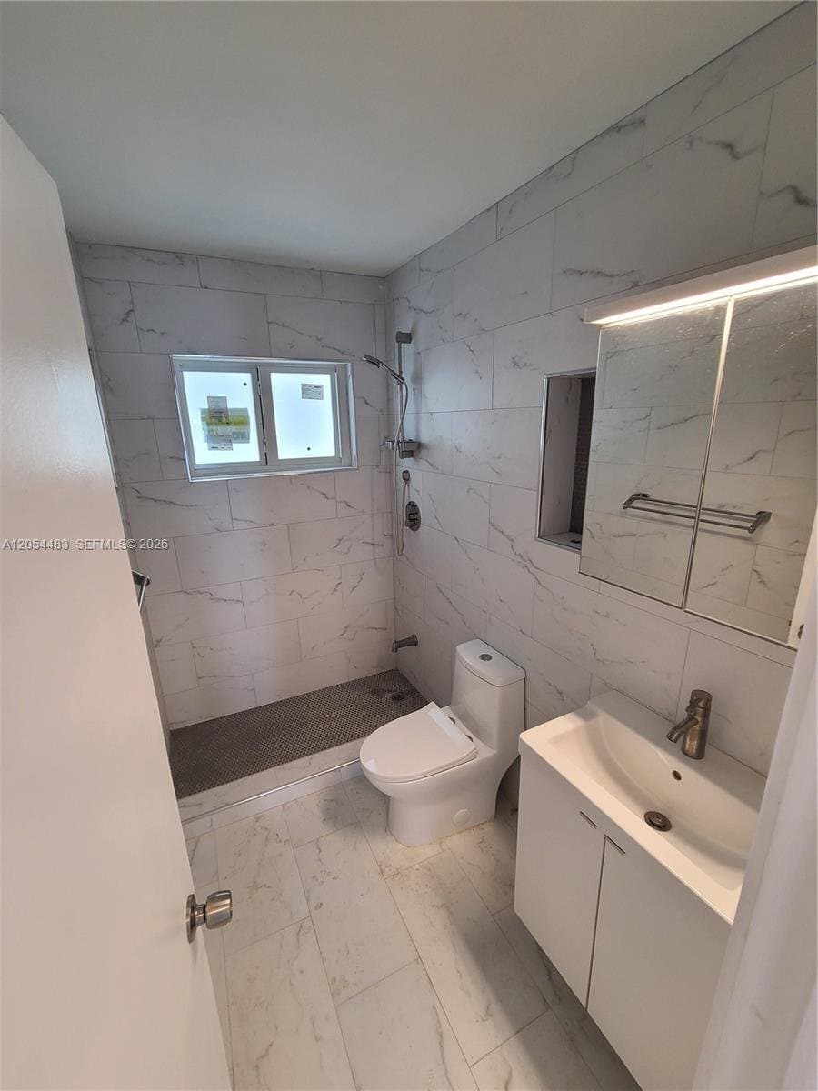 MIAMI BEACH Condo: 901 10th St