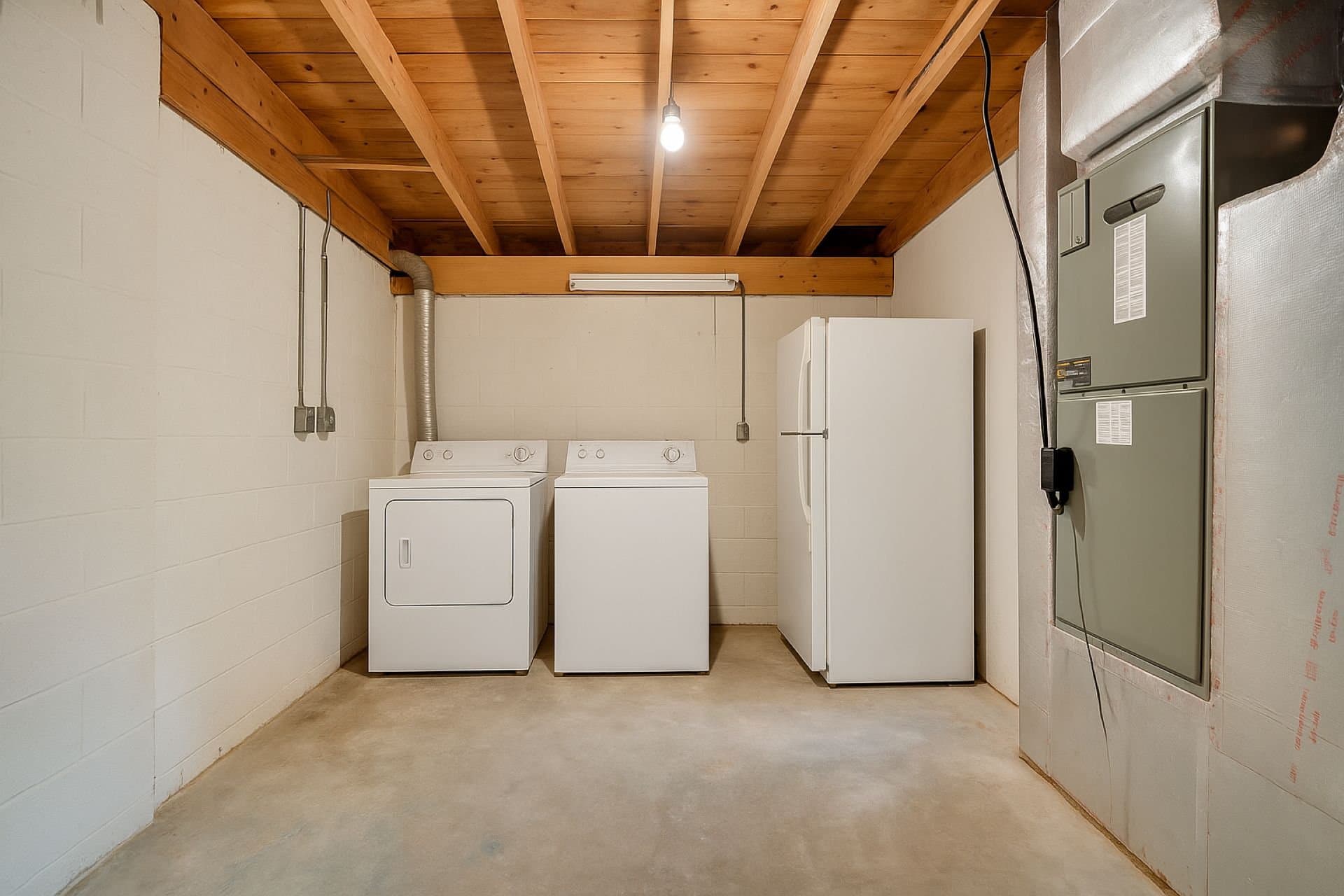 Hudson Single Room: 7407 Duke Dr