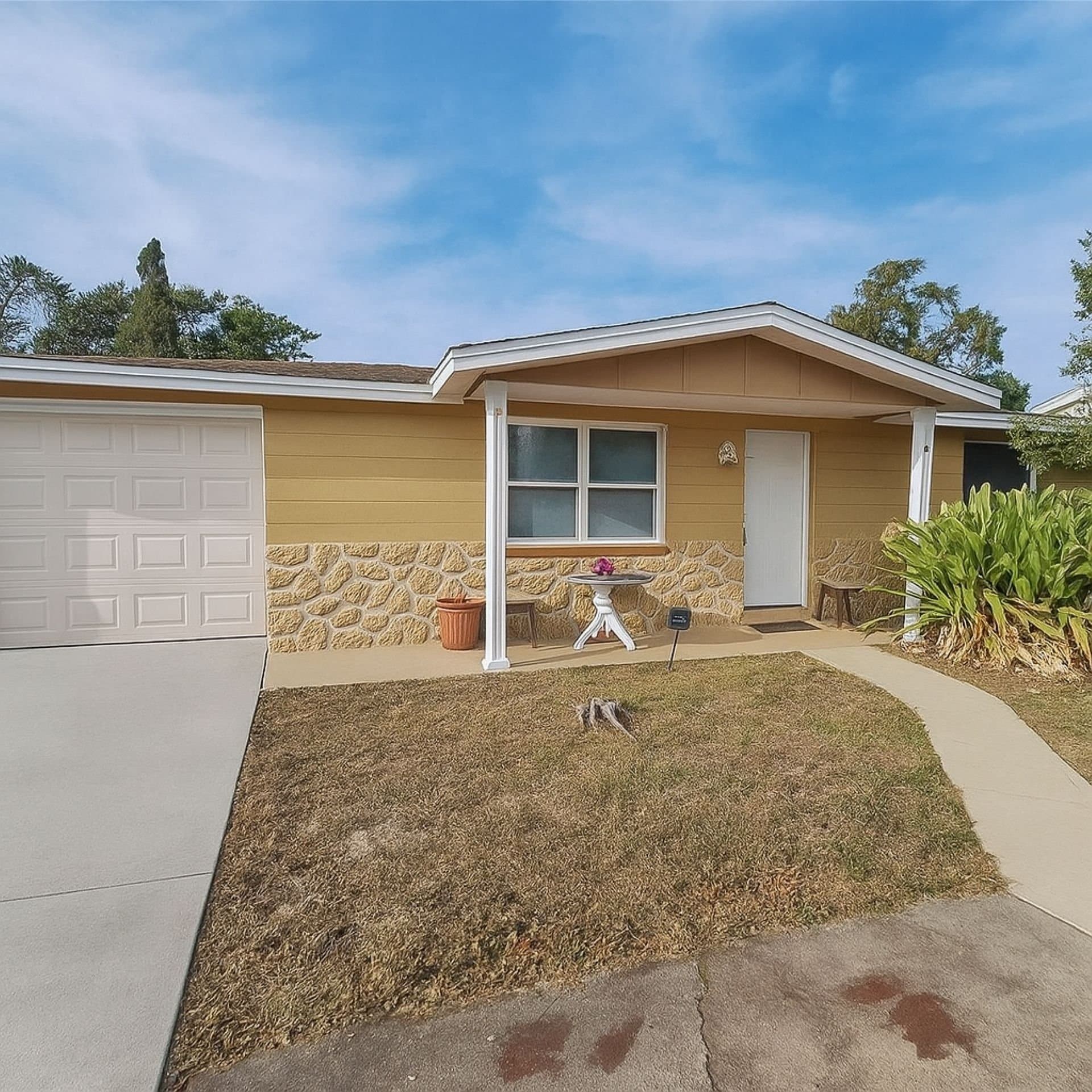 Hudson Single Room: 7407 Duke Dr