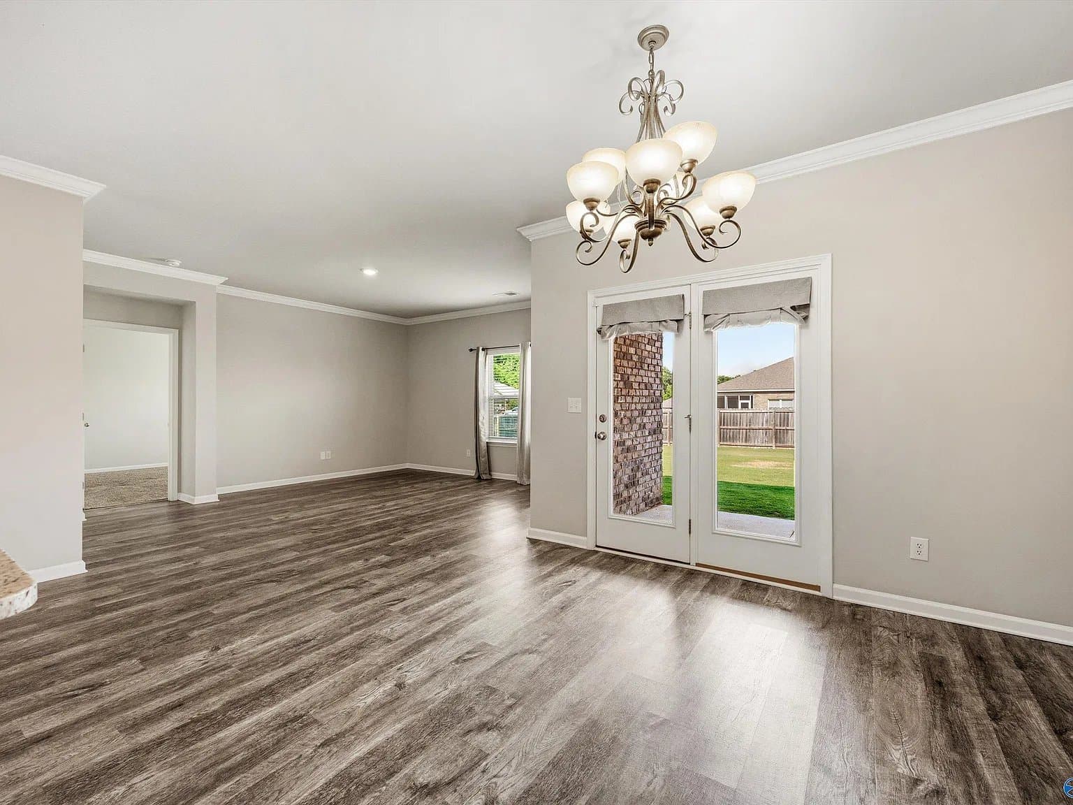 Athens House: 14864 NORFLEET DR