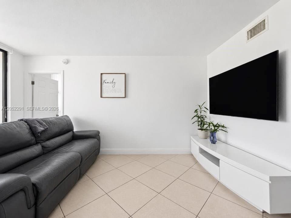 MIAMI Condo: 2055 SW 122nd Ave