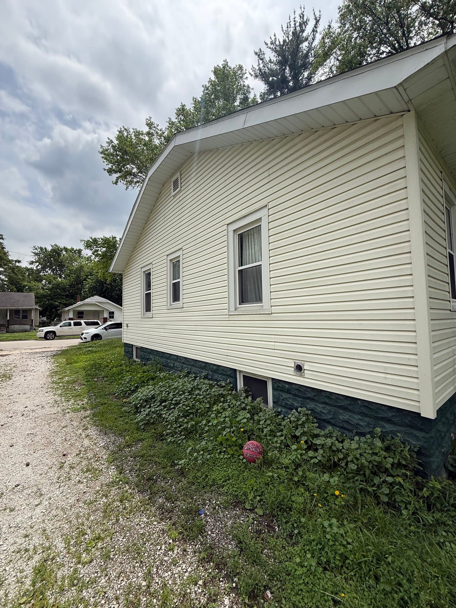 Decatur House: 1252 E Whitmer St