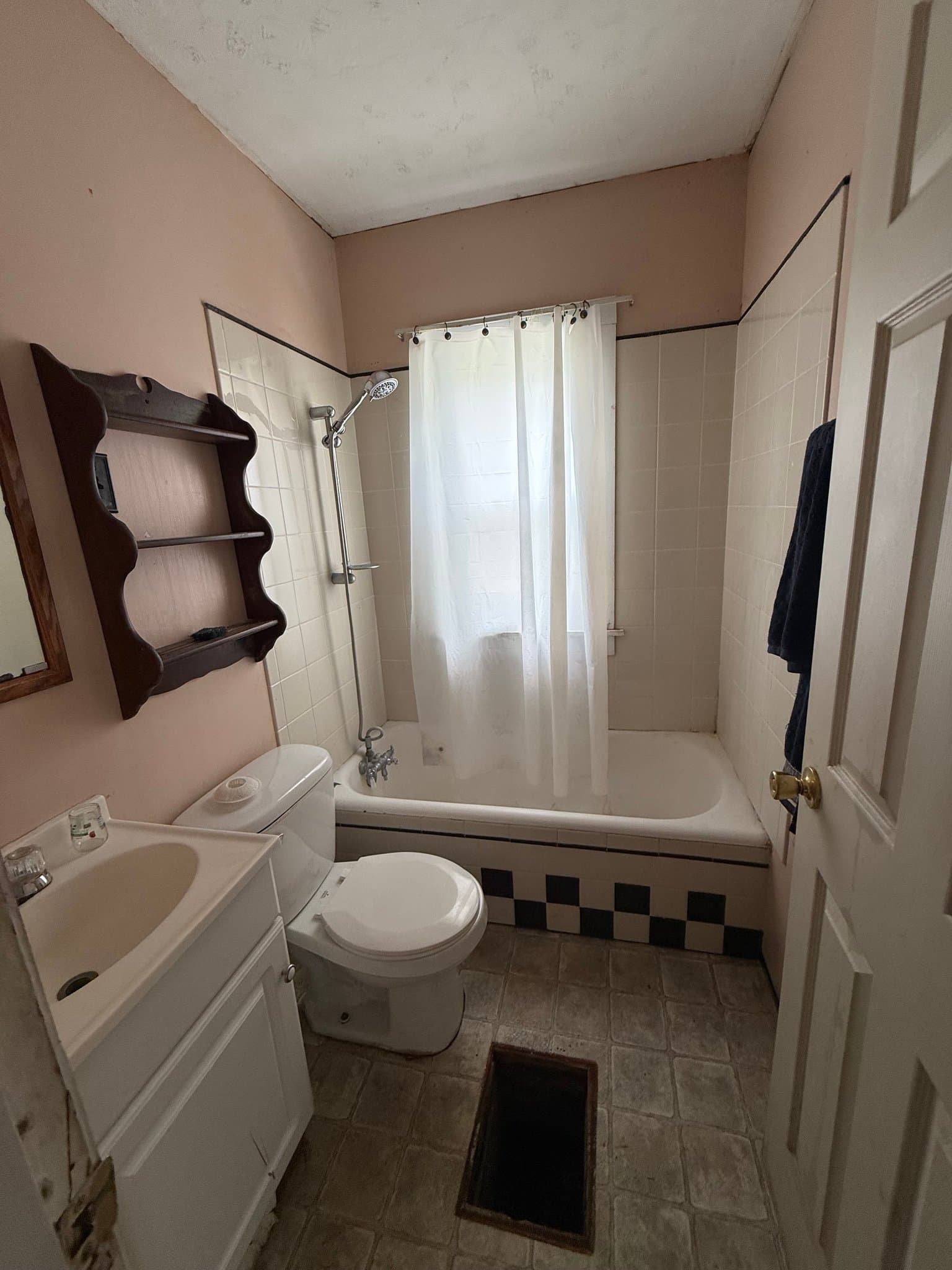 Decatur House: 1252 E Whitmer St
