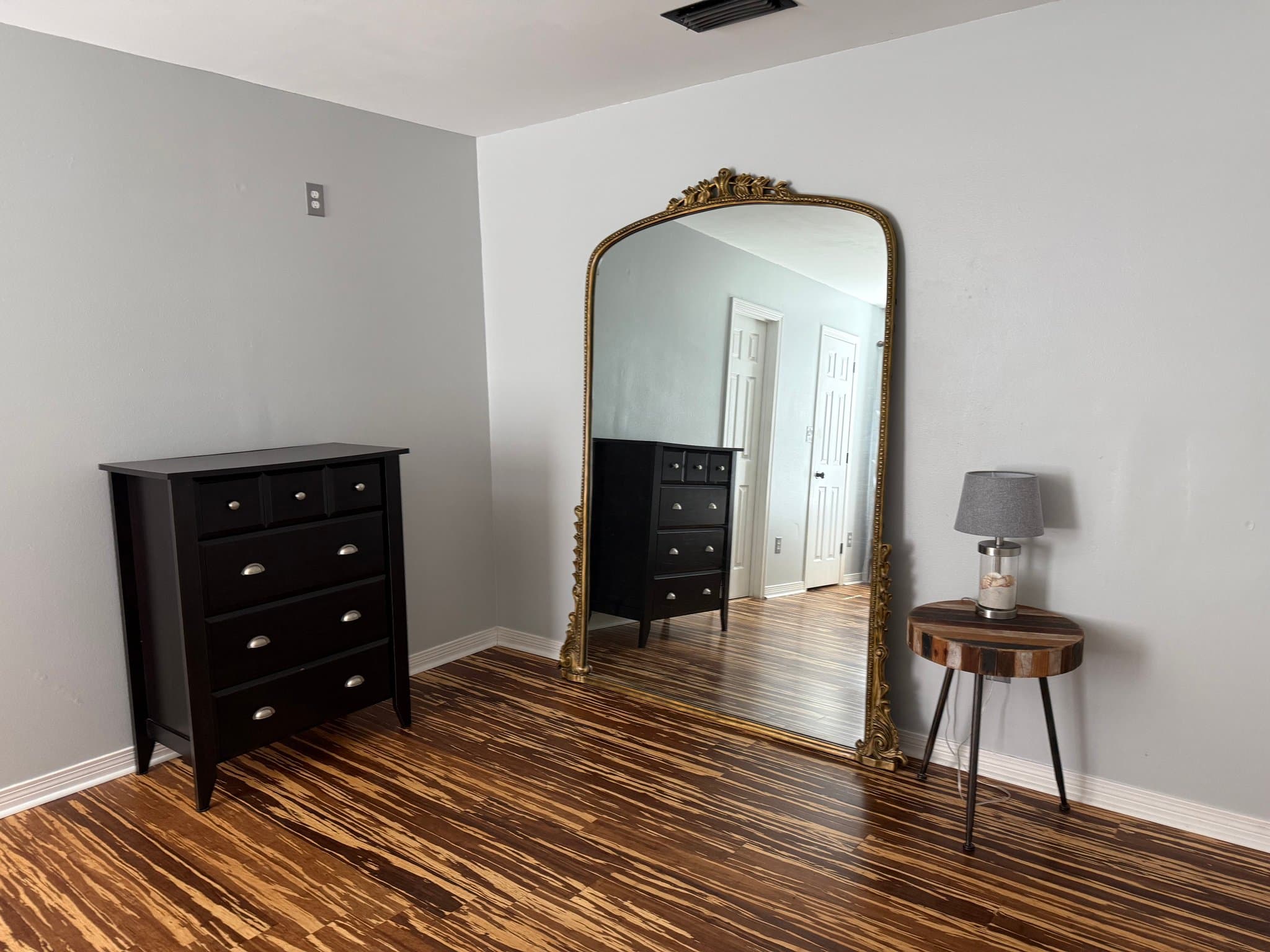 Navarre House: 2601 Edgewood Dr