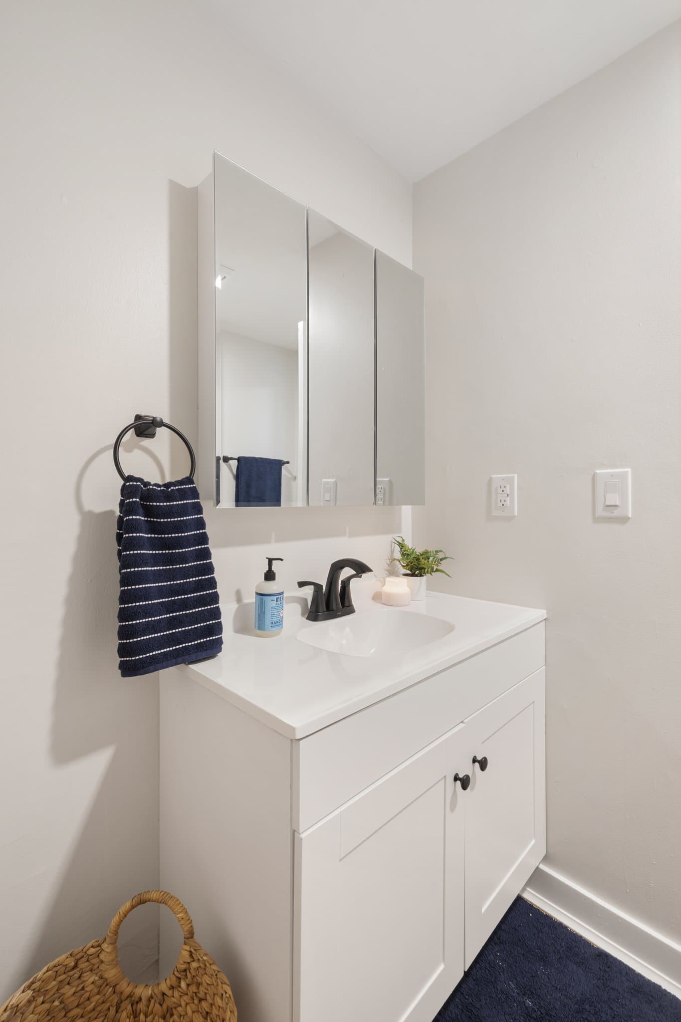 north syracuse Single Room: 436-438 S Main St.