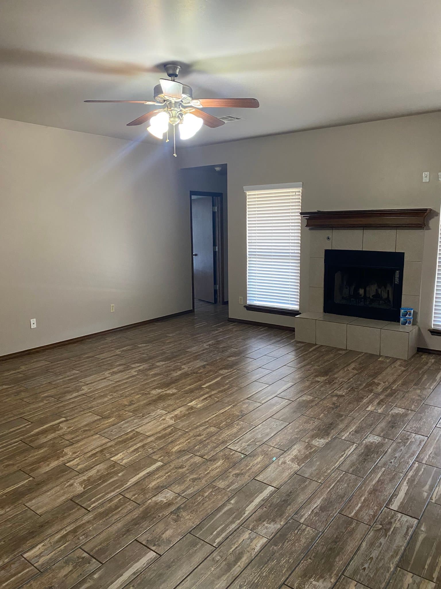 Mustang House: 113 N Shannon Way