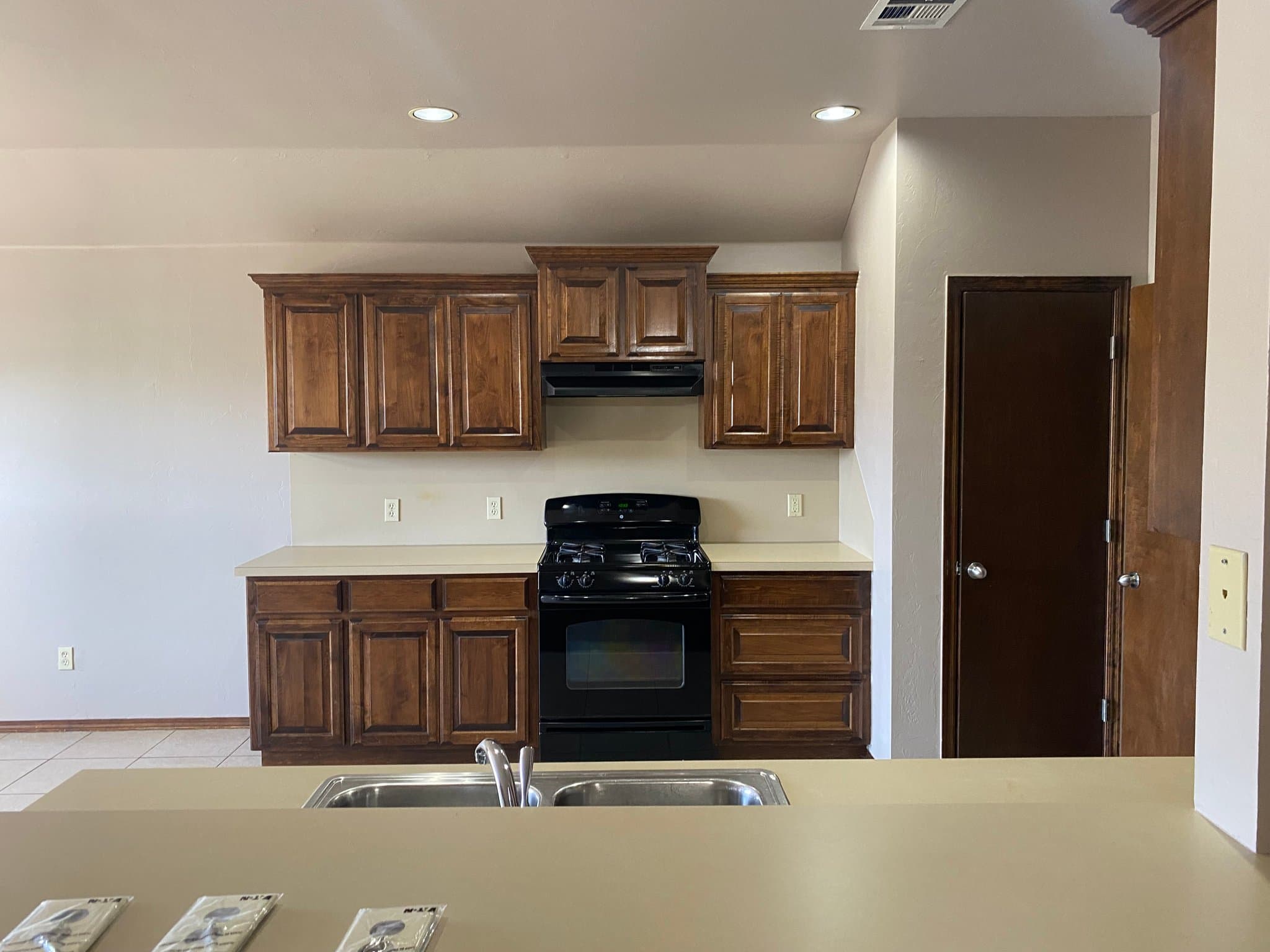 Mustang House: 113 N Shannon Way