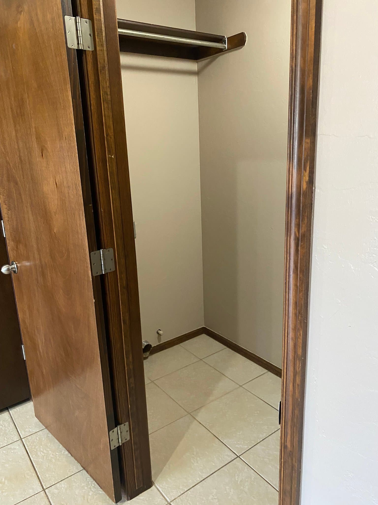 Mustang House: 113 N Shannon Way