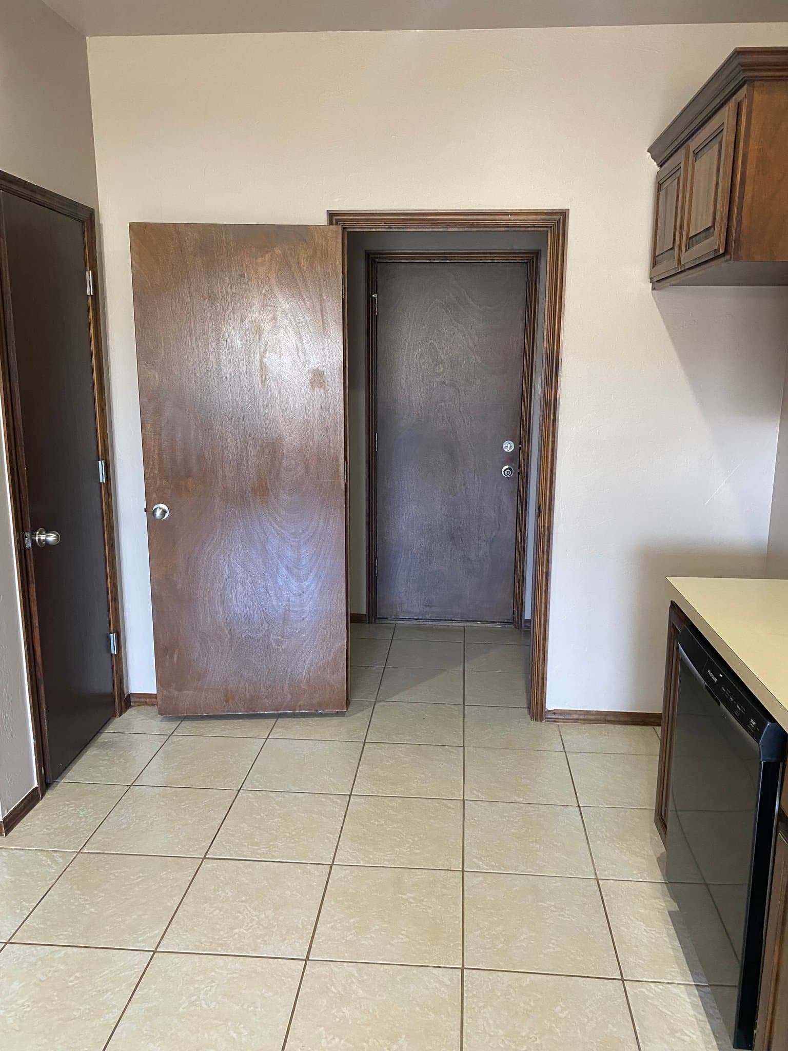 Mustang House: 113 N Shannon Way