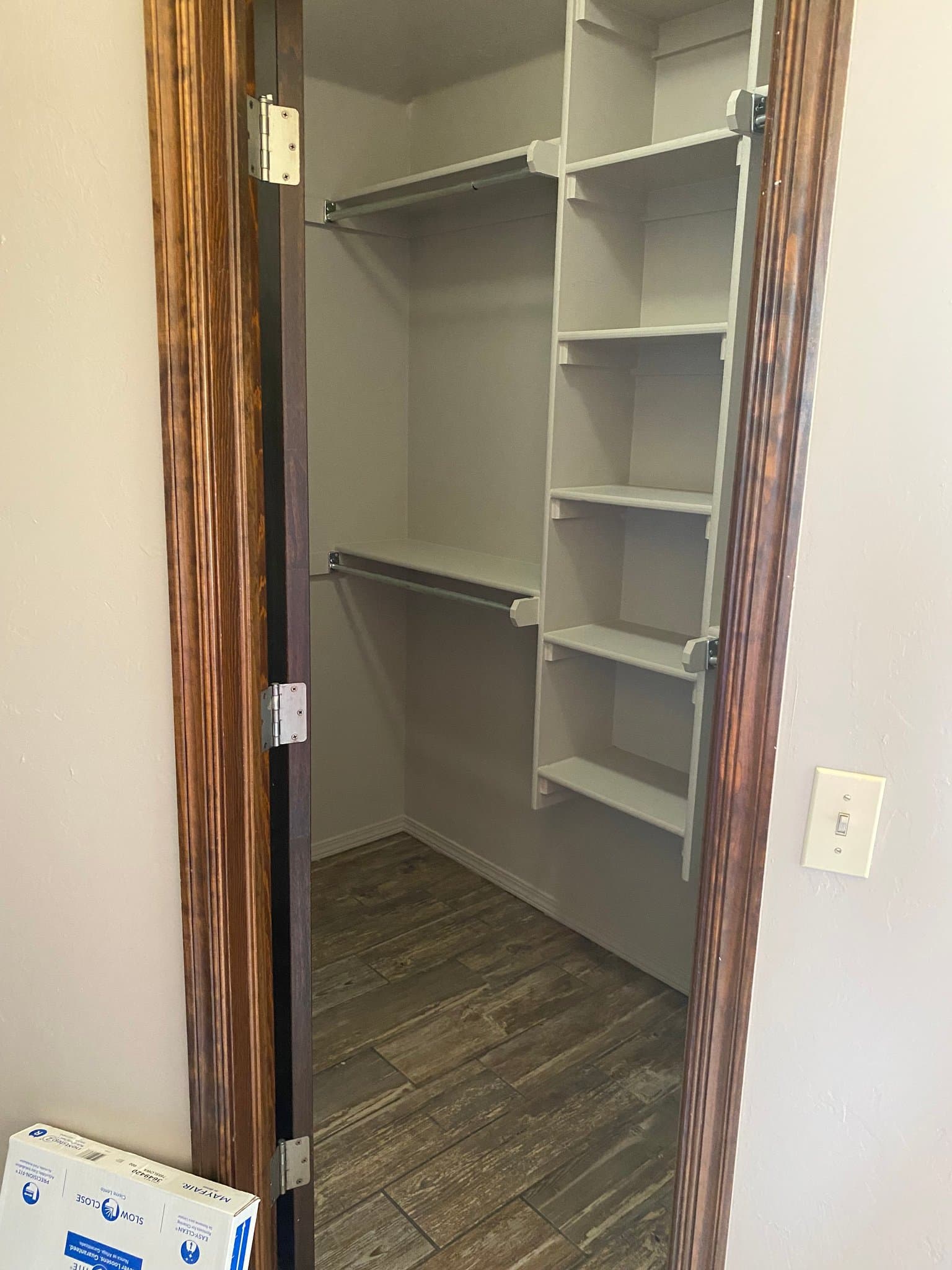 Mustang House: 113 N Shannon Way