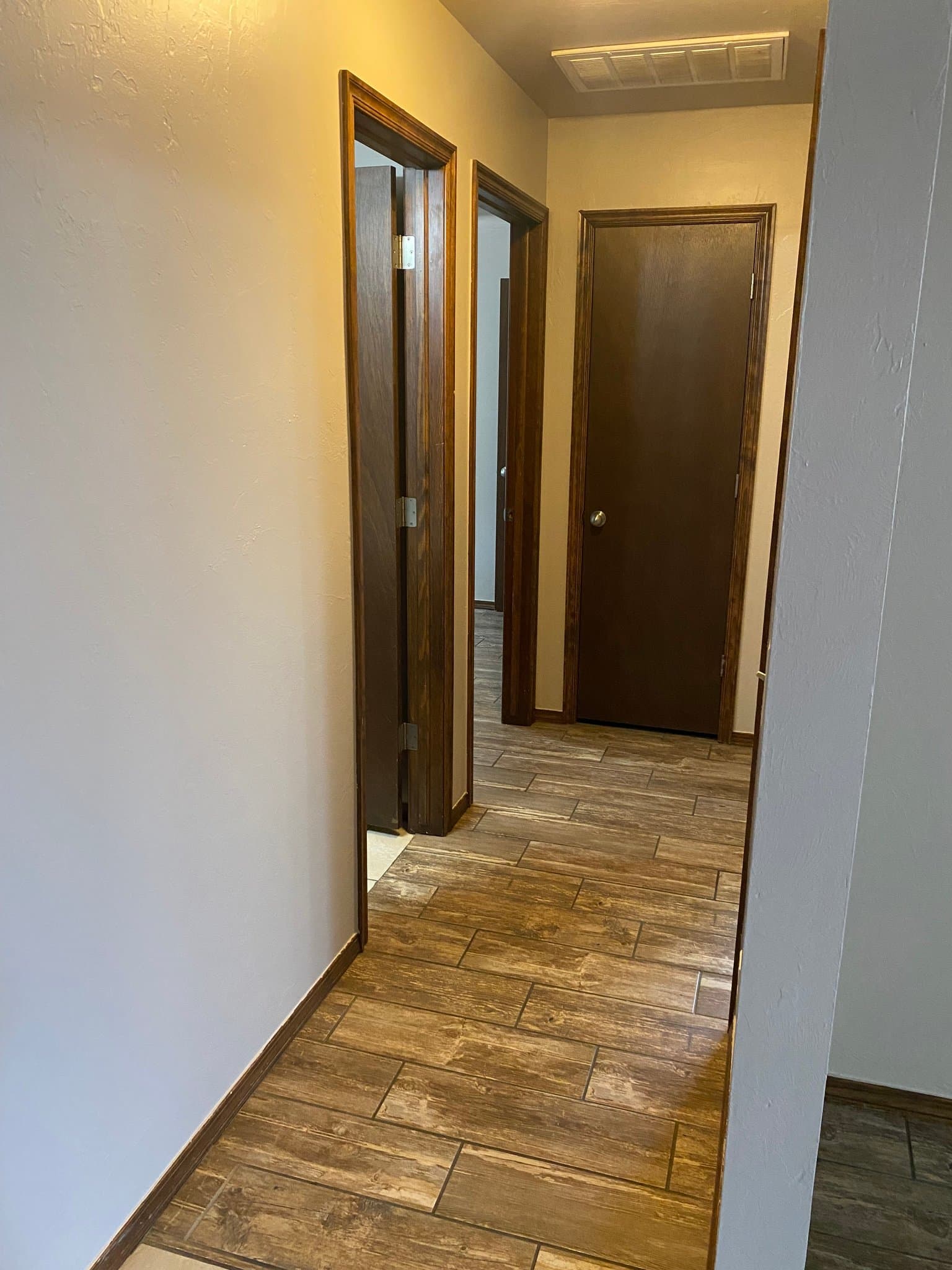Mustang House: 113 N Shannon Way