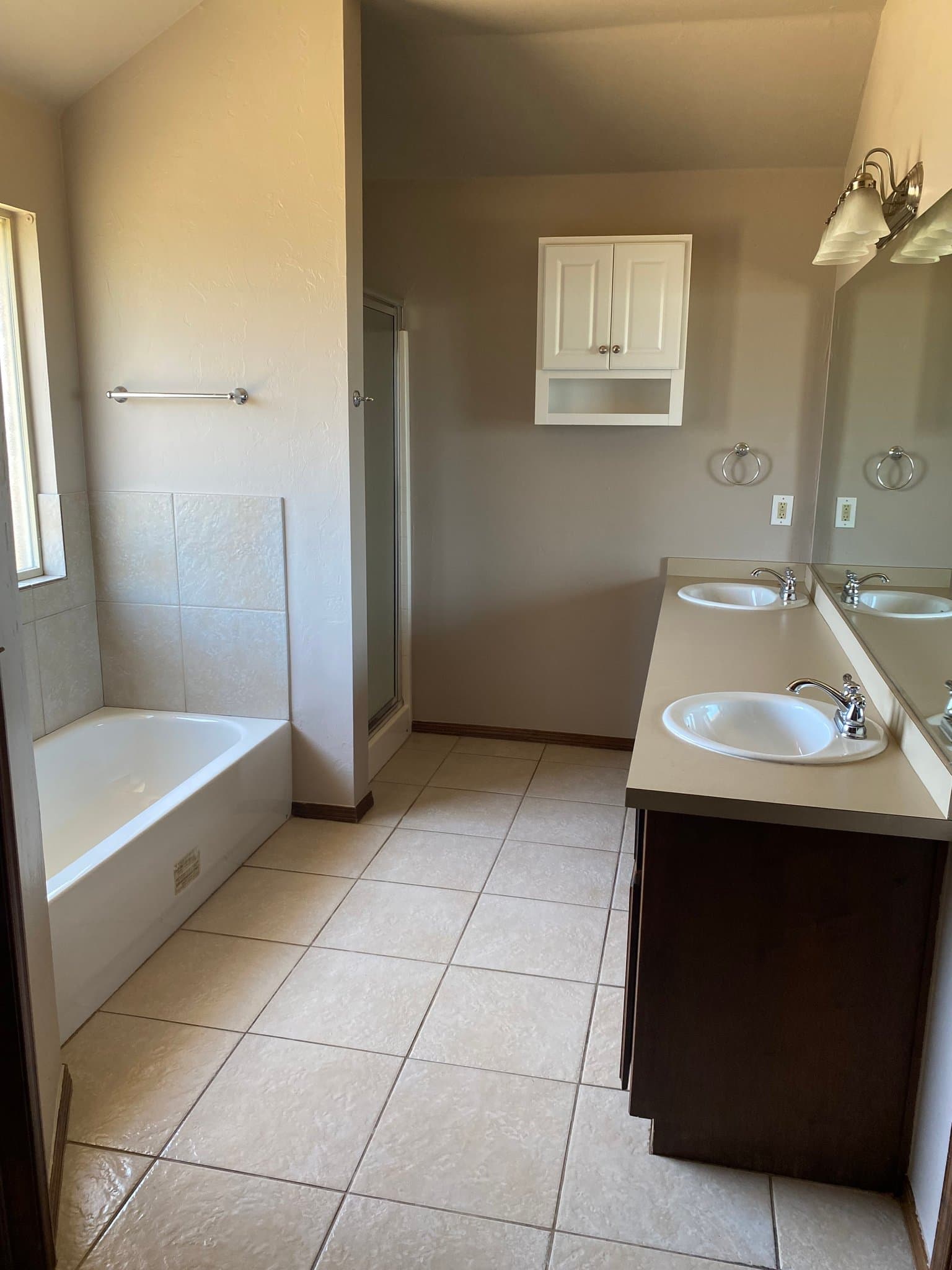 Mustang House: 113 N Shannon Way