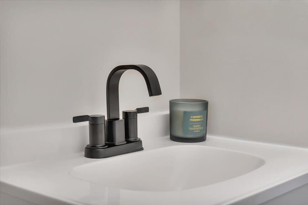 Gansevoort Single Room: 1 Mountain Ledge Dr.
