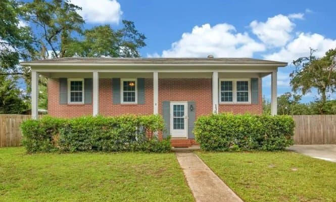 HINESVILLE House: 10 Minutes to Fort Stewart