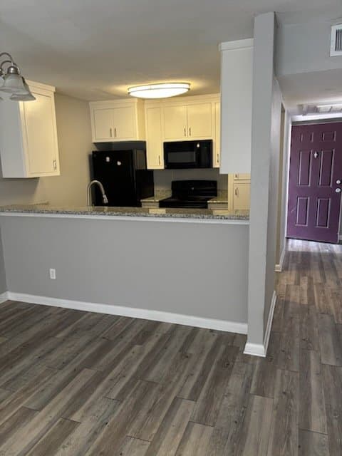conroe Apartment: 311 Gladstell st