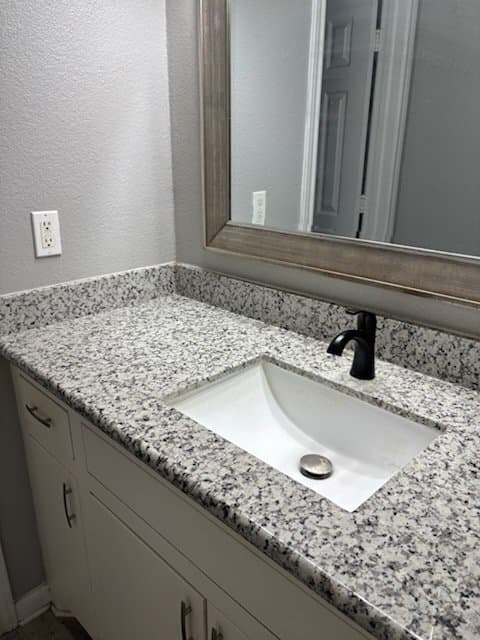 conroe Apartment: 311 Gladstell st