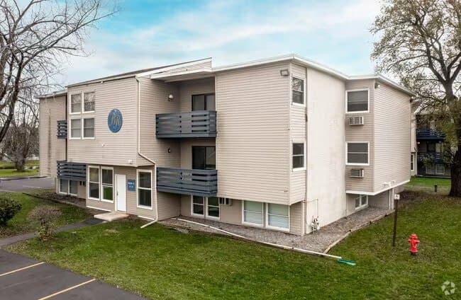 liverpool Single Room: 4320 Arlington Cir