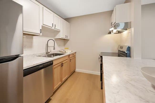 liverpool Single Room: 4320 Arlington Cir
