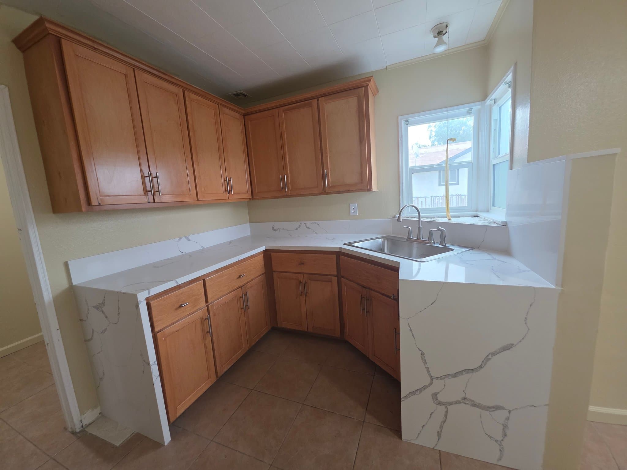 Lancaster House: 557 W Oldfield